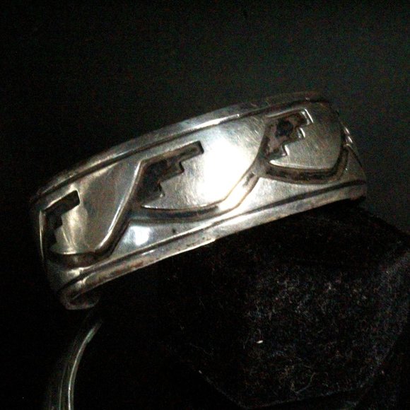 Vintage Sterling Silver Hopi Native American Overlay Cuff Bracelet - Picture 6 of 11